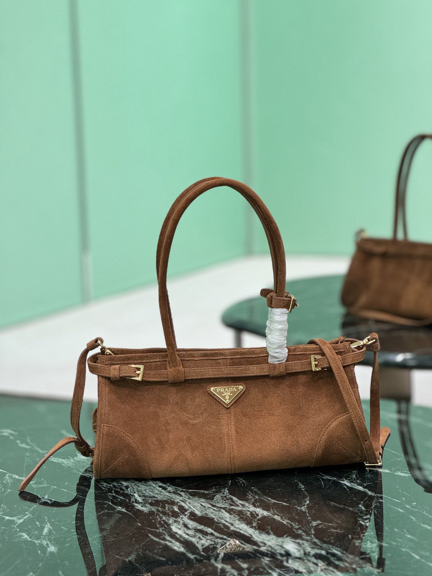 𝐏𝐫𝐚𝐝𝐚 handbag with shoulder strap