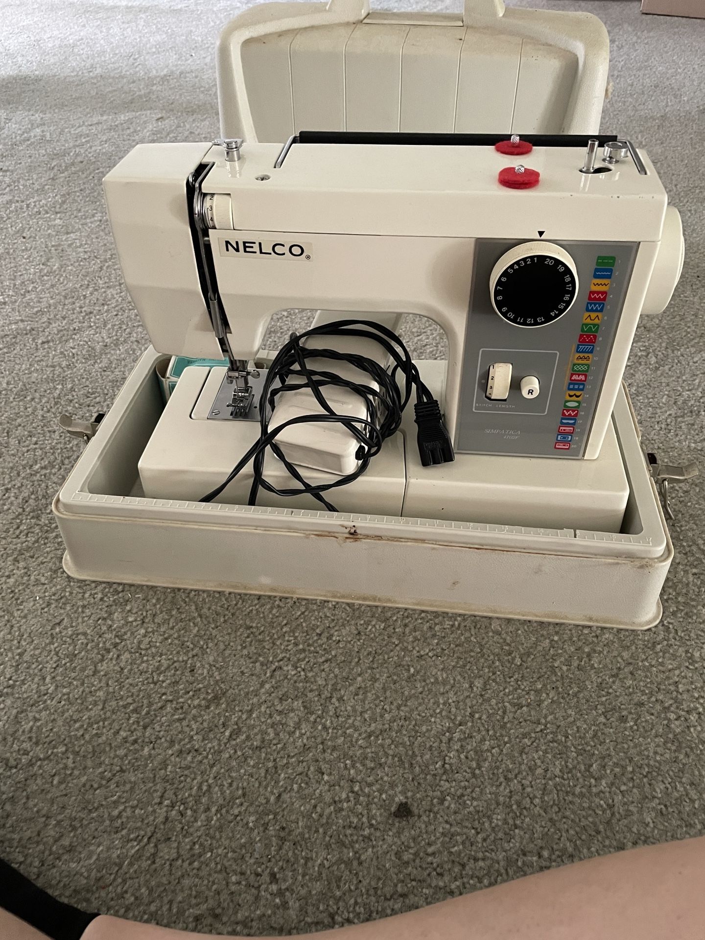 Vintage Nelco Sewing Machine In Carrying Case/shell