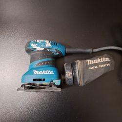 Makita 1/4 Sheet Finishing Sander BO4556