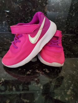 Toddler girl Nike shoe