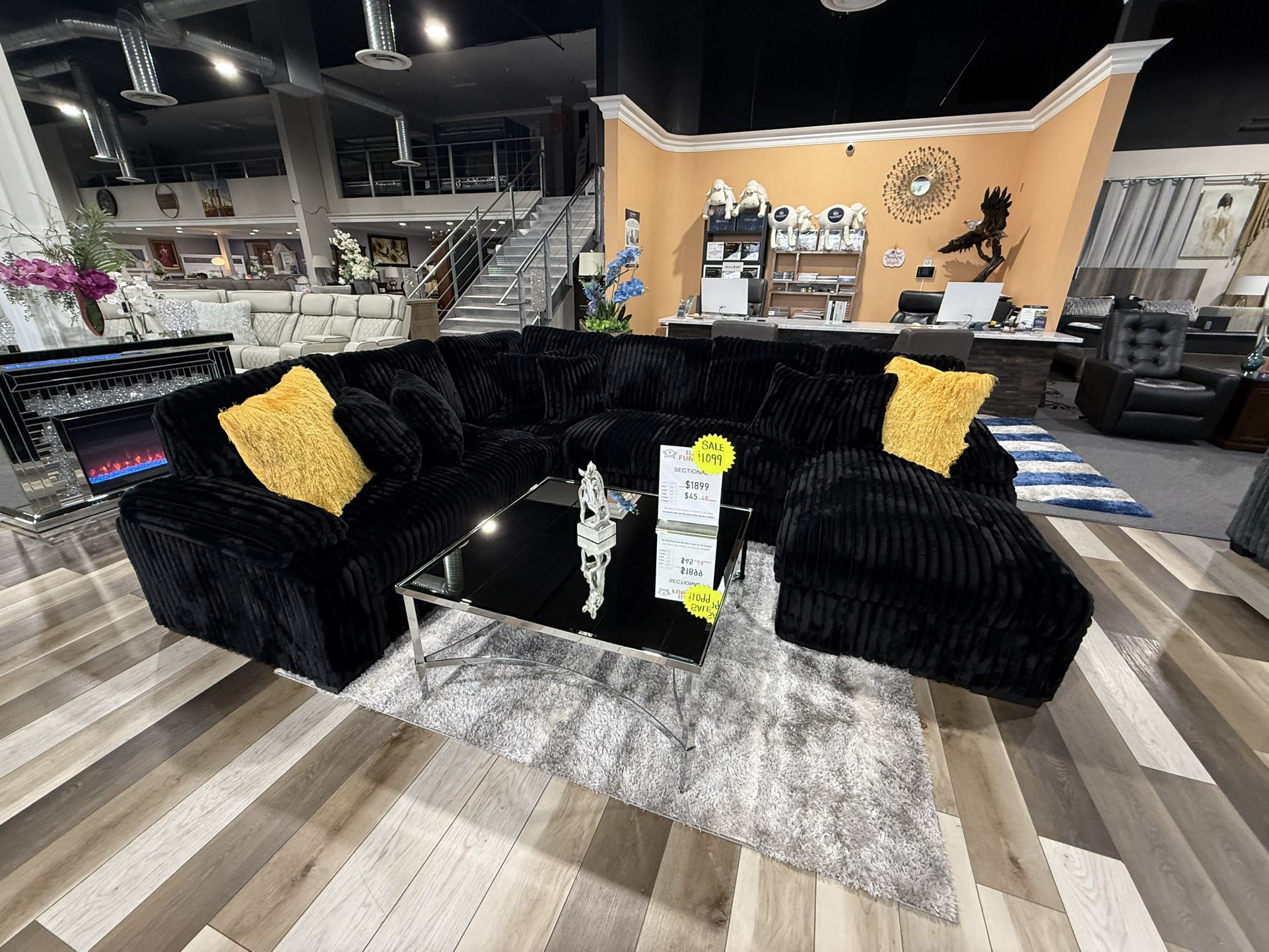 SECTIONAL WITH PULL OUT