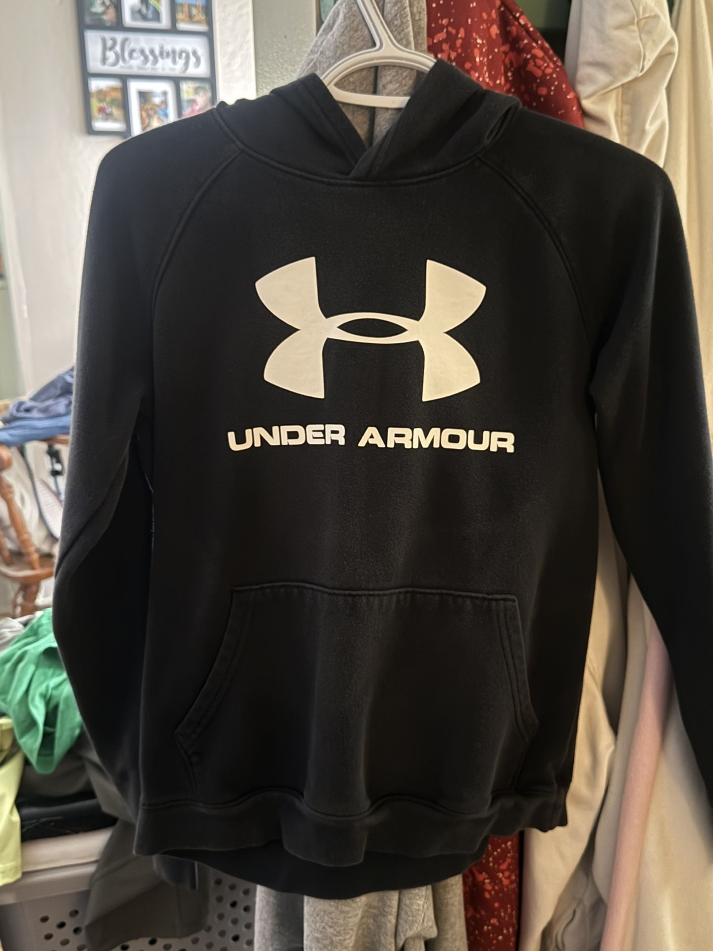 4 Under Armor Hoodies 2 Puma Hoodies Size Lg/XL