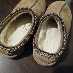 Uggs slippers 