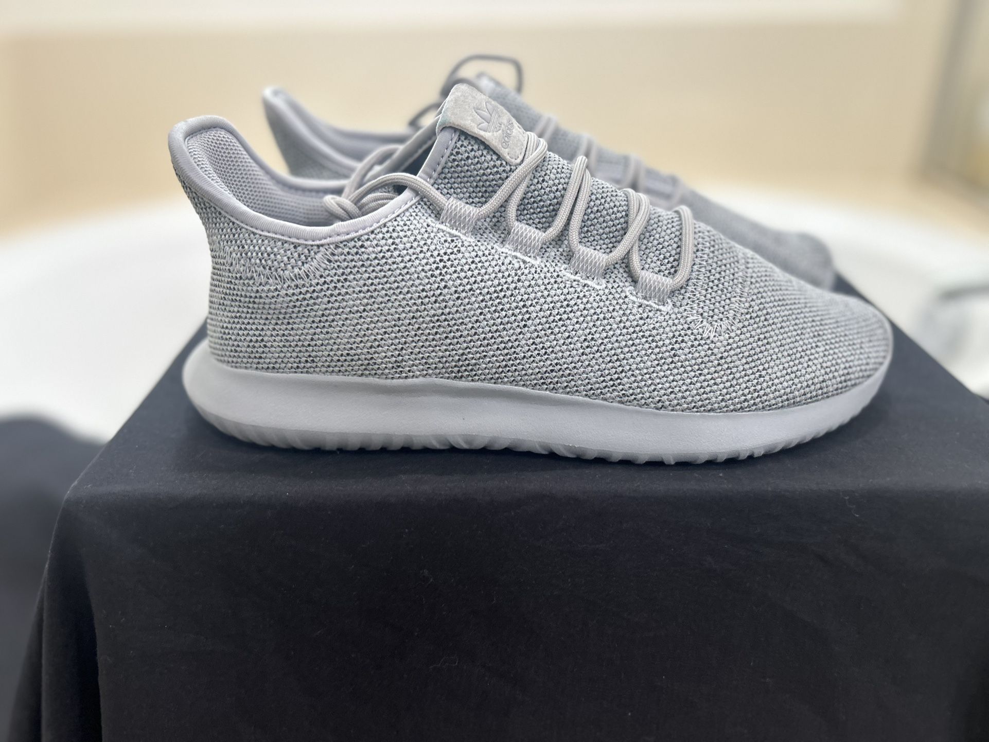 Adidas Size 10m. 89$