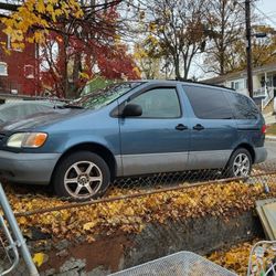 2001Toyota Sienna,Good Motor And Transmission 