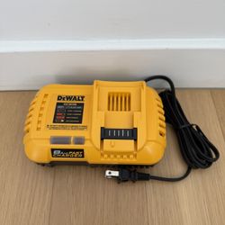 Dewalt 8Amp Fast Charger DCB118 - Brand New