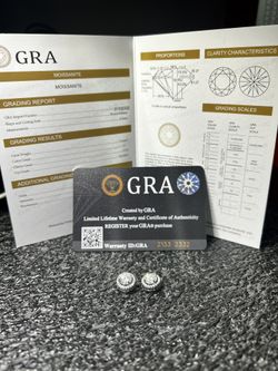 Authentic VVS Moissanite