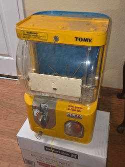 TOMY Gashapon Machine