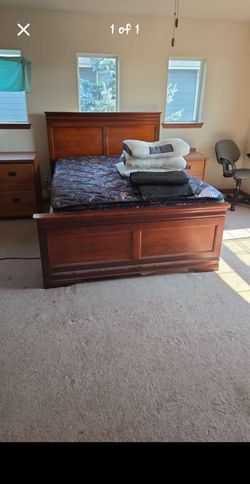 Queen Bed/matress/boxspring