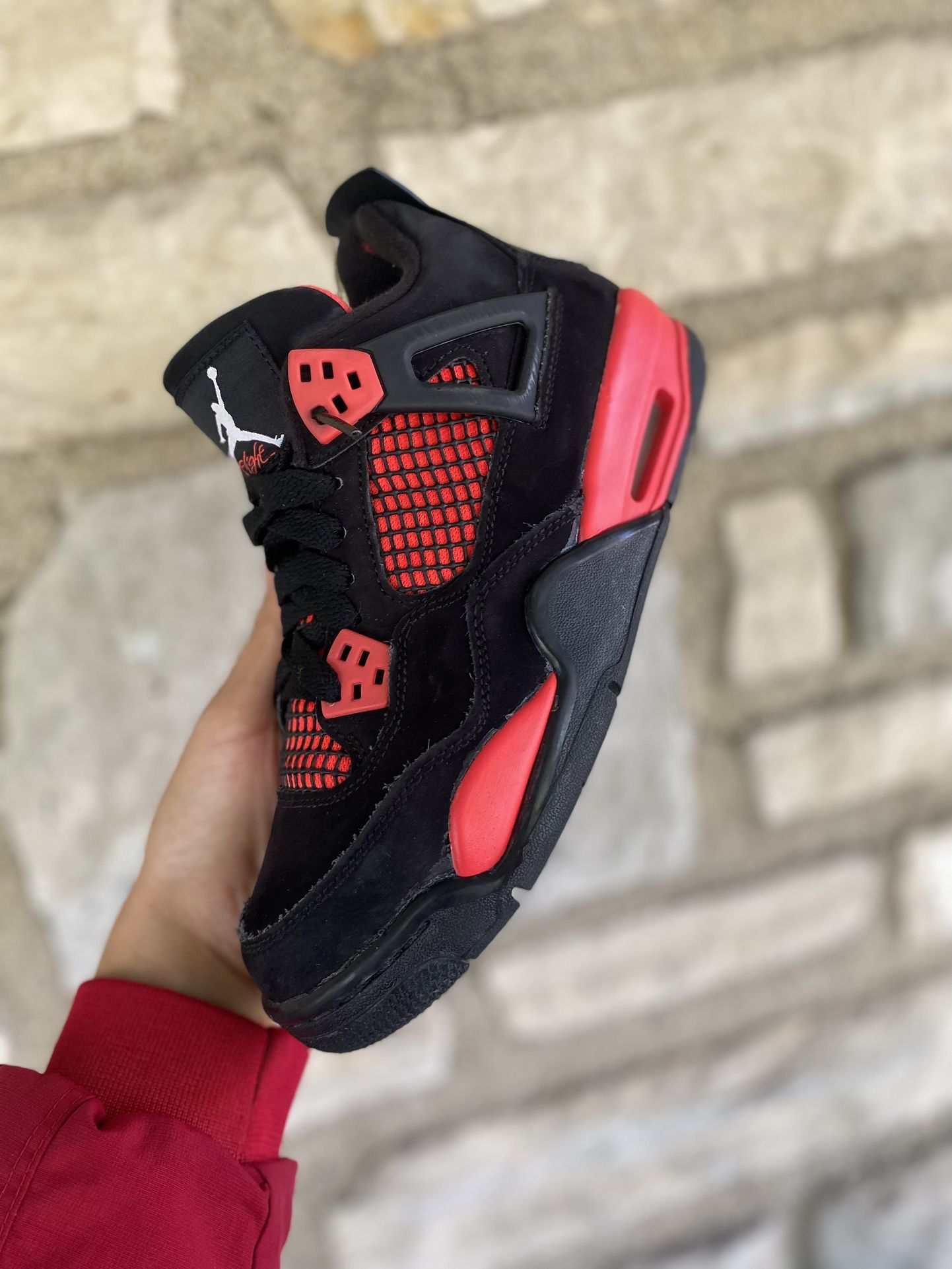 Air Jordan Red Thunder ( pick up only ) Size 5.5y