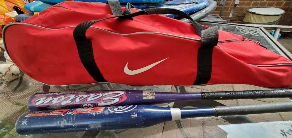 Baseball bag, bats & balls!