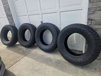 Brand new Toyo Open Country AT3 18 in tires