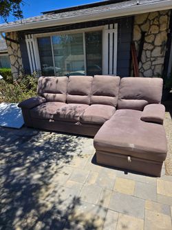 L Couch with pull out bed