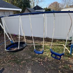 Kiss Swing Set
