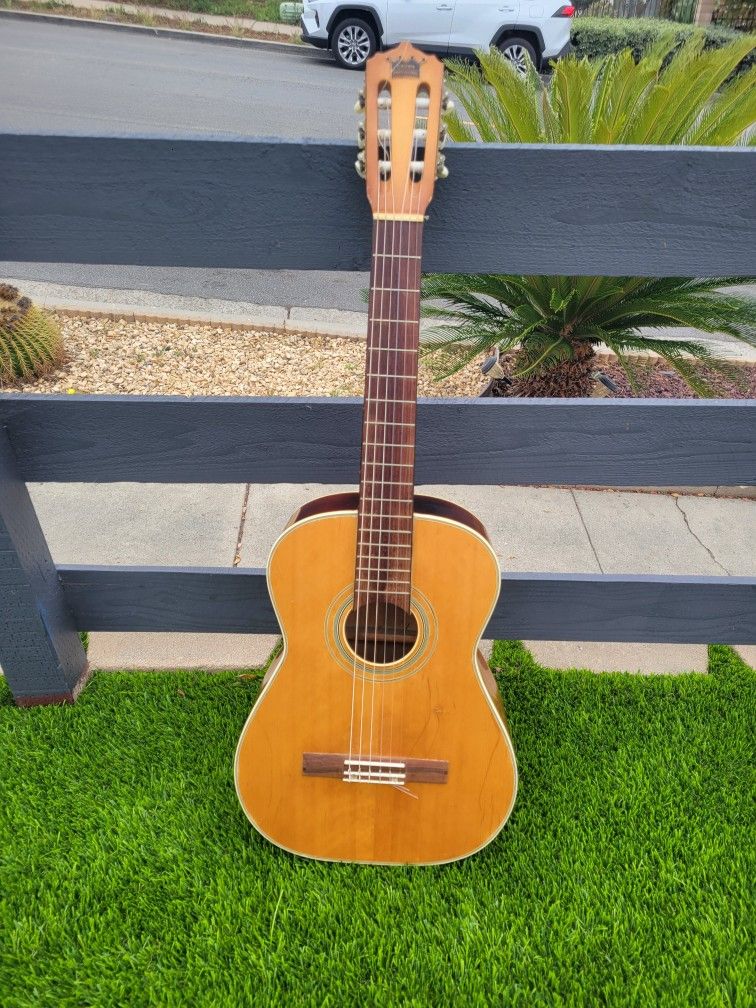 Vintage Crown Nylon Guitar