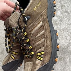 Columbia hiking shoes  size 5 (23 cm)