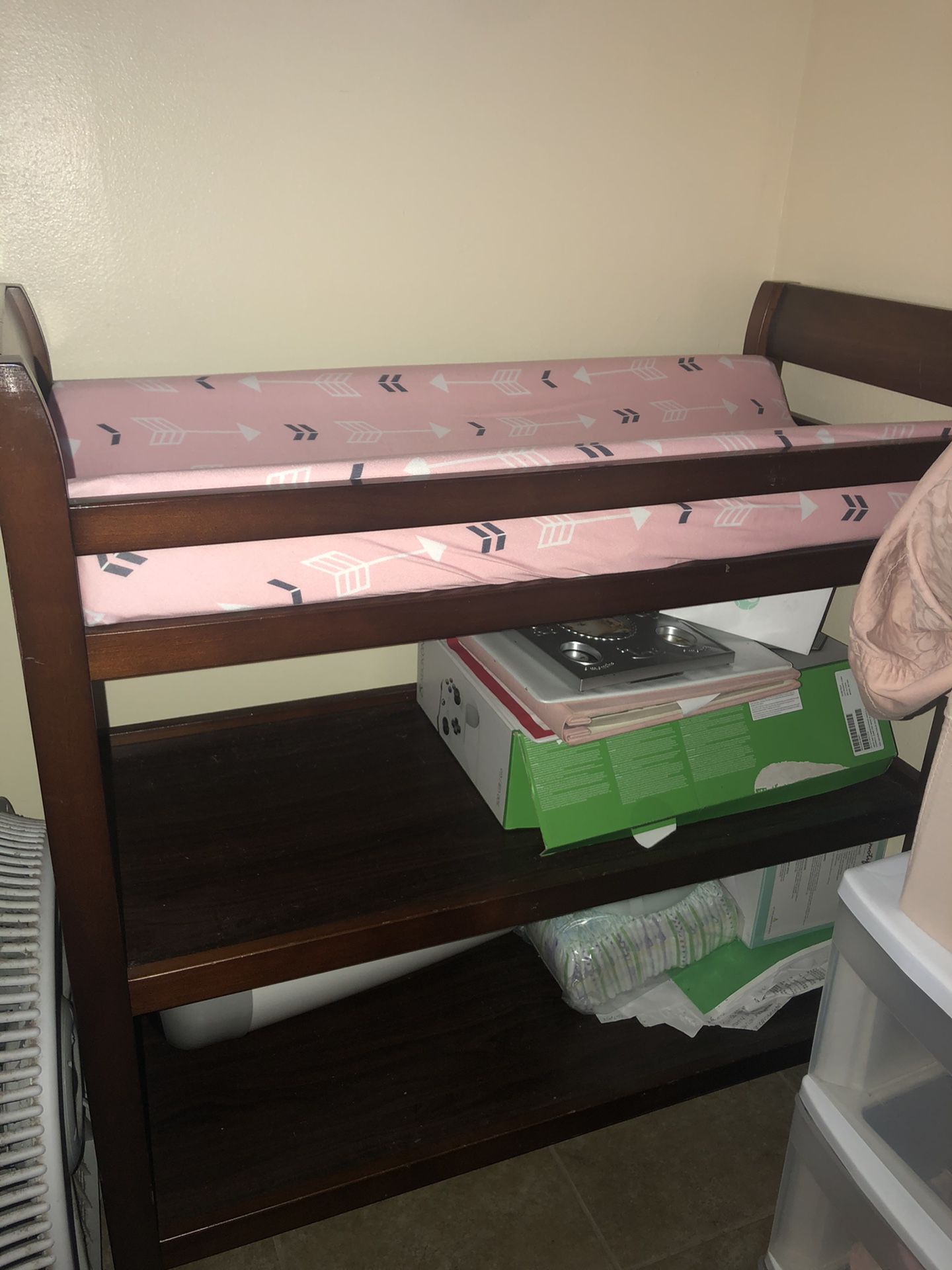 Changing table with changing pad
