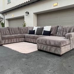 Huge Gray Taupe Sectional Couch In Excellent Condition - Free Delivery 🚚