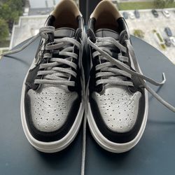 Woman Nike shoe Size 8