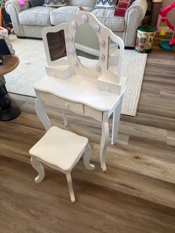 Kids vanity with stool