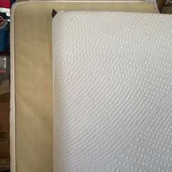 Twin bed and boxspring