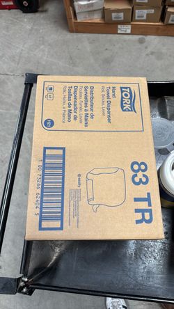 Hand towel dispenser