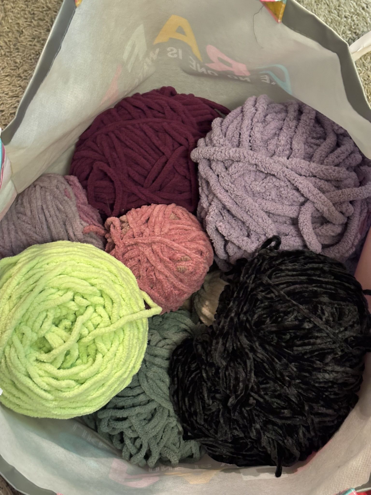 Assorted mix of chunky yarn