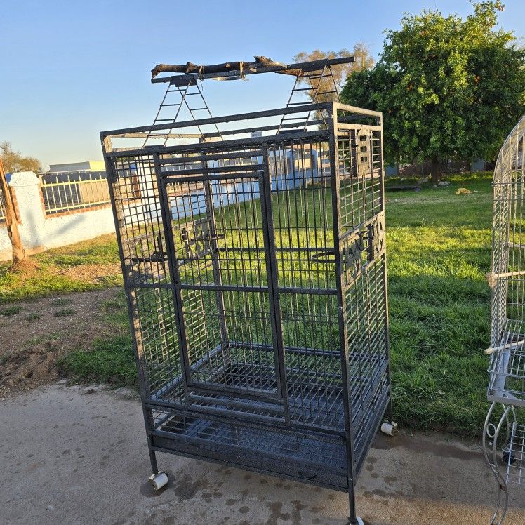 WROUGHT IRON BIRD / PARROT CAGE