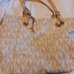 2 New Michael Kors Handbags Puses Exact Same - $40 Each or Both for $70 FIRM 