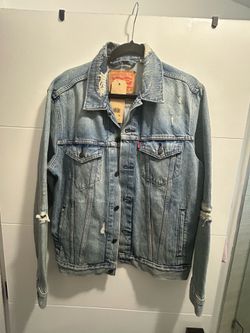Levi’s denim jacket size Medium