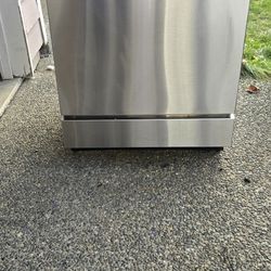 Whirlpool Dishwasher 24w) I Can Help You With Free Delivery Within 10 Miles Distance 