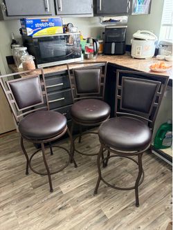 3 bar stools