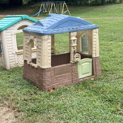 Kids Play Houses & Kitchen