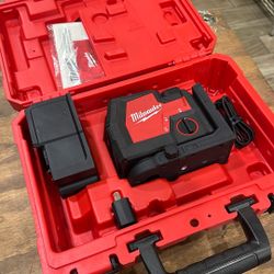 Milwaukee Green 100 ft. Cross Line and Plumb Points Rechargeable Laser Level with REDLITHIUM Lithium-Ion USB Battery and Charger