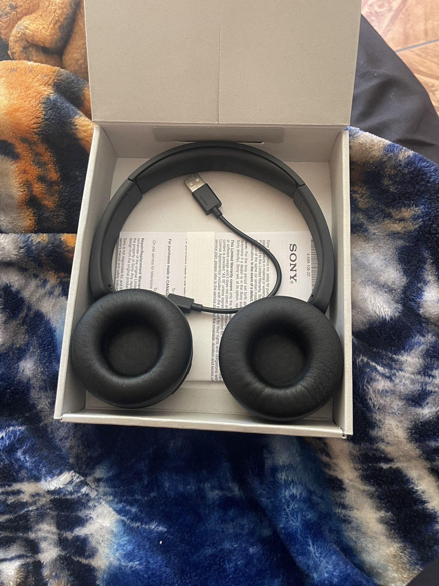 Headphones 