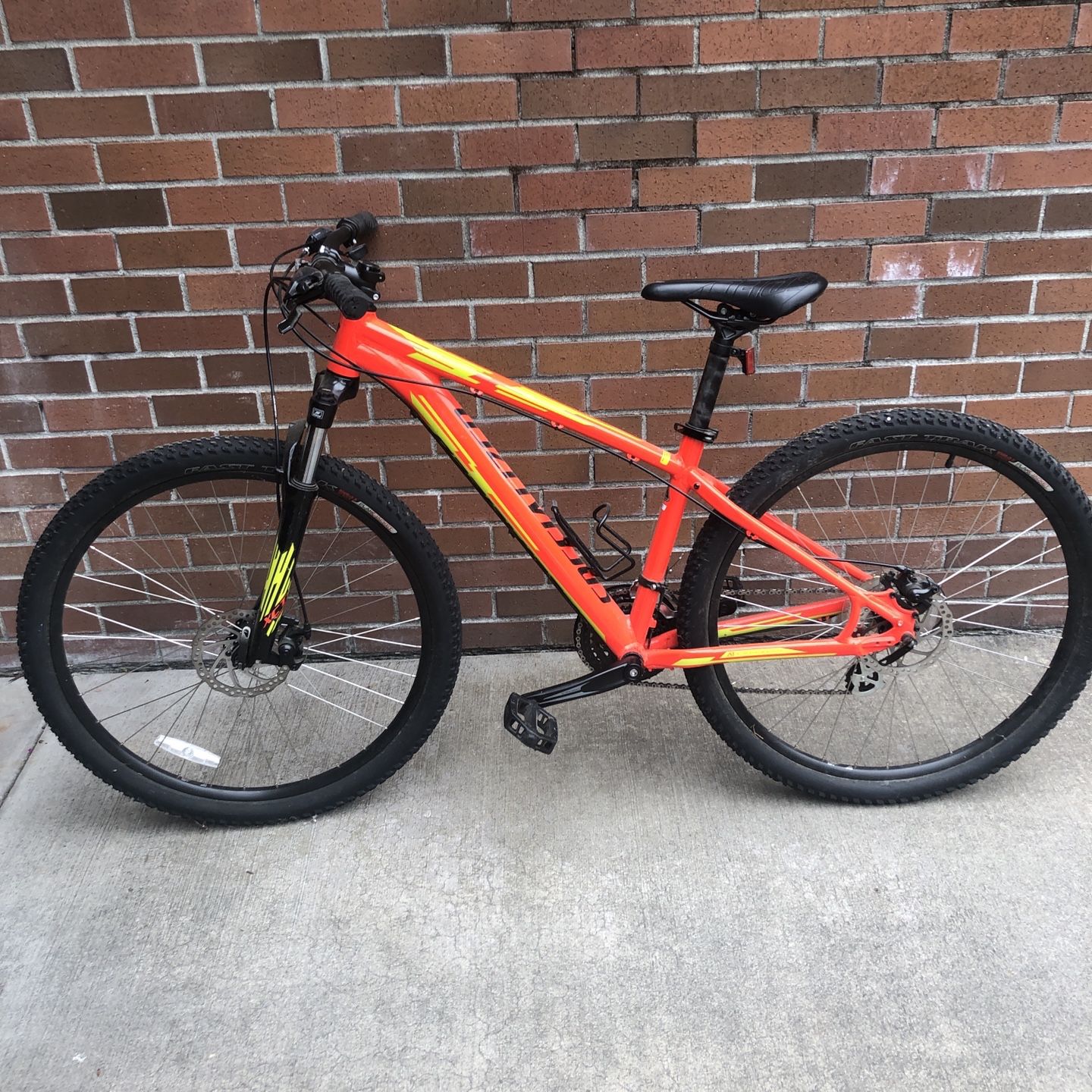 Neon bike specialized pitch for Sale in Bothell WA OfferUp