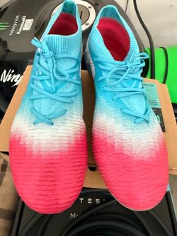 $20 Women Size 7.5 soccer cleats