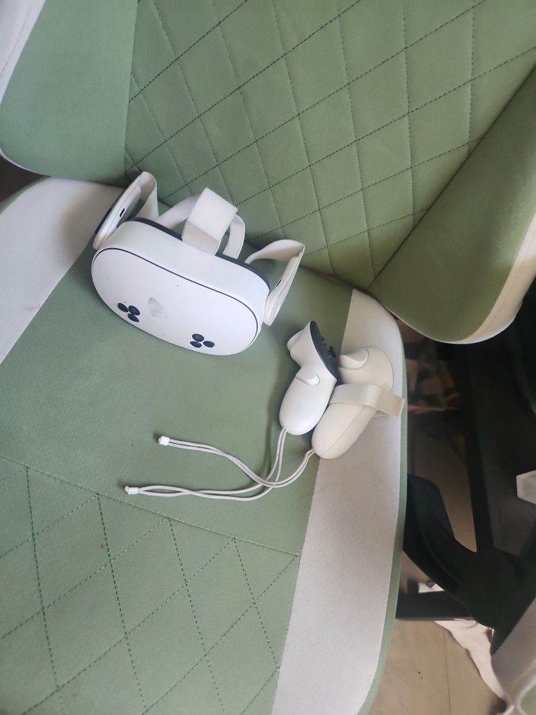 Meta Quest 3S VR System