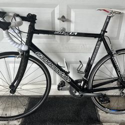 Cannondale Six13 Road Bike 🚴‍♀️  Frame Size 56 CM Shimano Ultegra components Frame carbon fiber