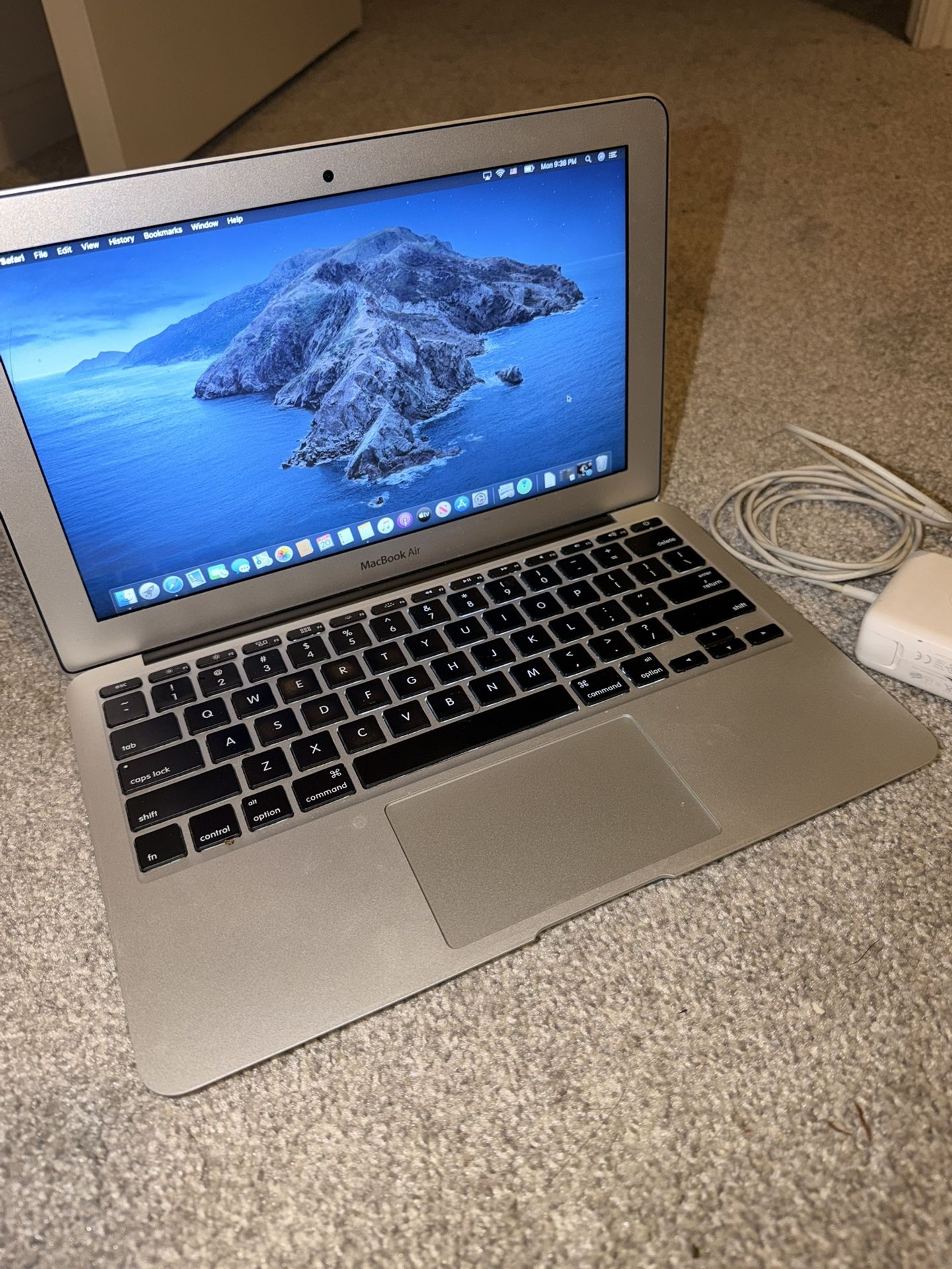 MacBook Air | Intel i5, 4GB RAM, 121GB SSD | Good Condition | $260