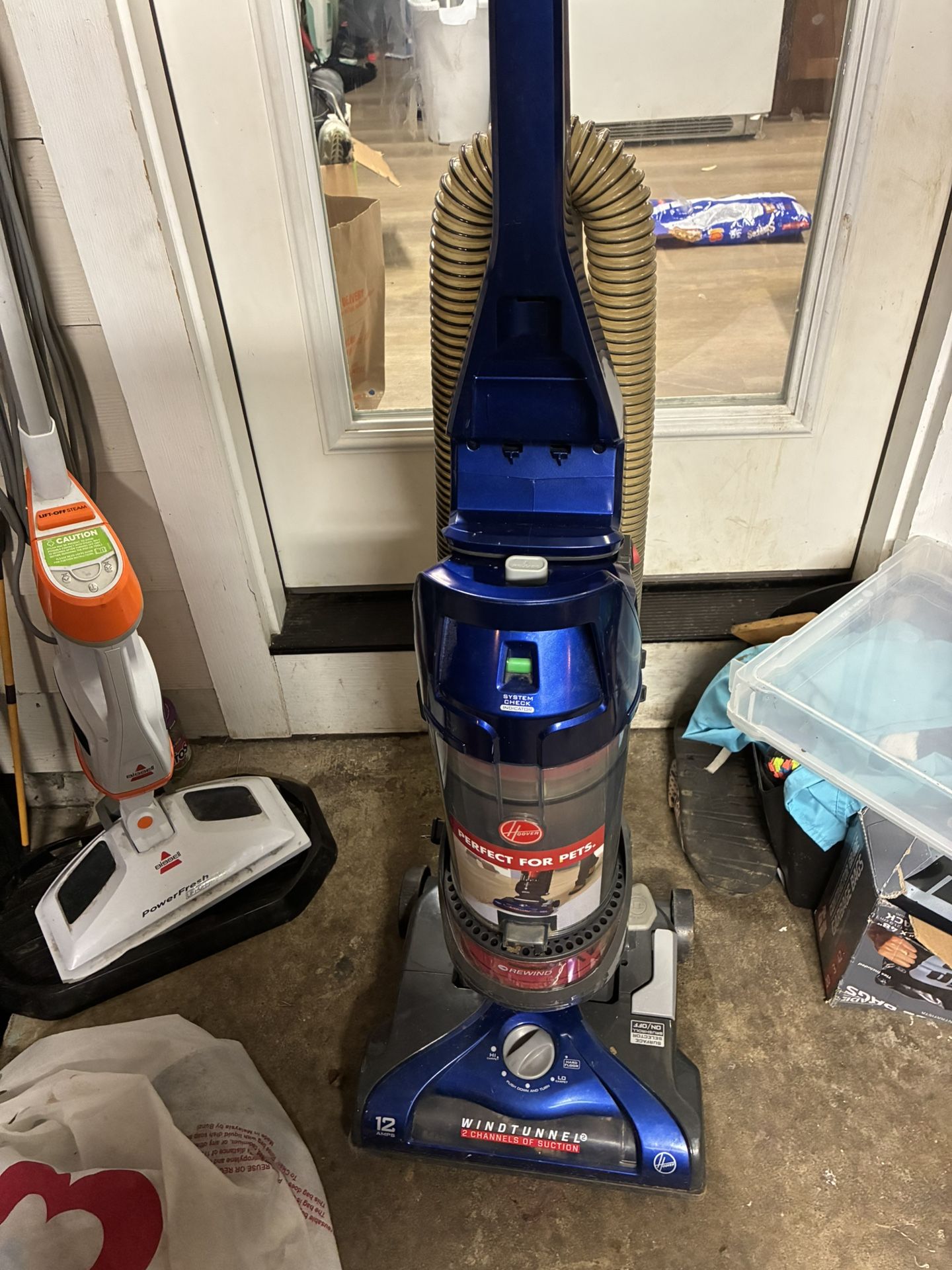 Hoover WindTunnel 2 Whole House Rewind bagless upright vacuum