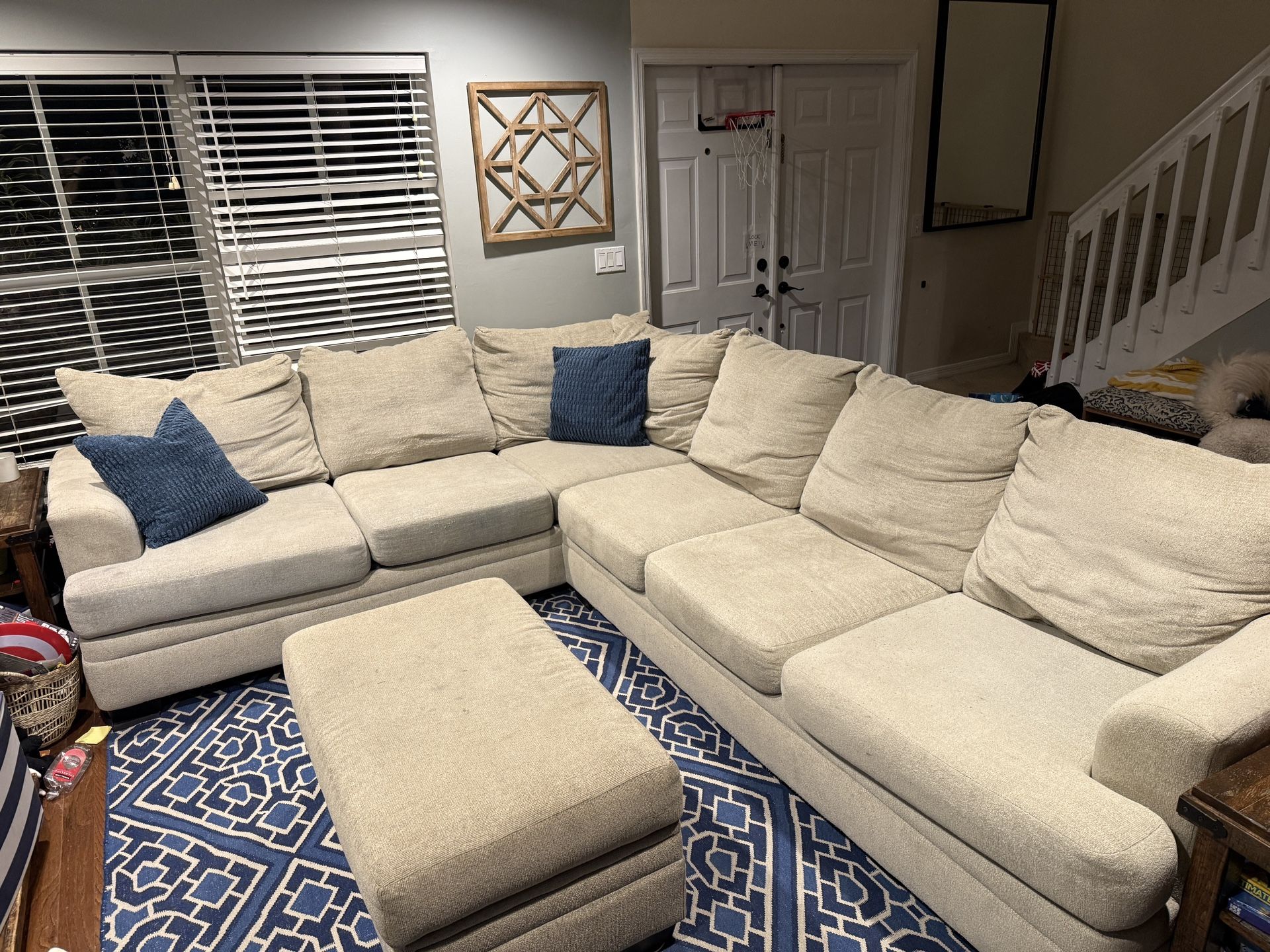 Sectional couch And Ottoman 