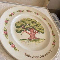 Vintage Fifth Avon Anniversary " The Great Oak" Plate 