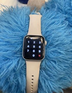 Apple Watch Se 2 GPS+cellular Starlight 40mm. UNLOCKED