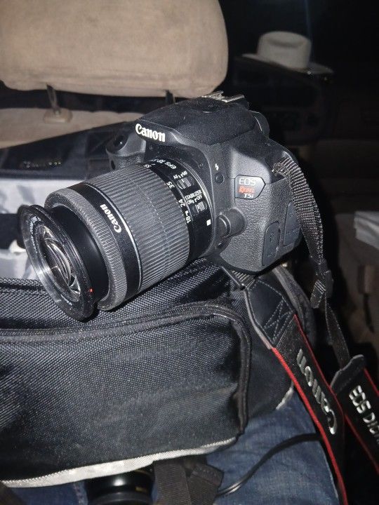 Canon EOS REBEL T5i