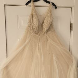 Galina Signature Wedding Dress, Size 16, Color Ivery/Champagne 