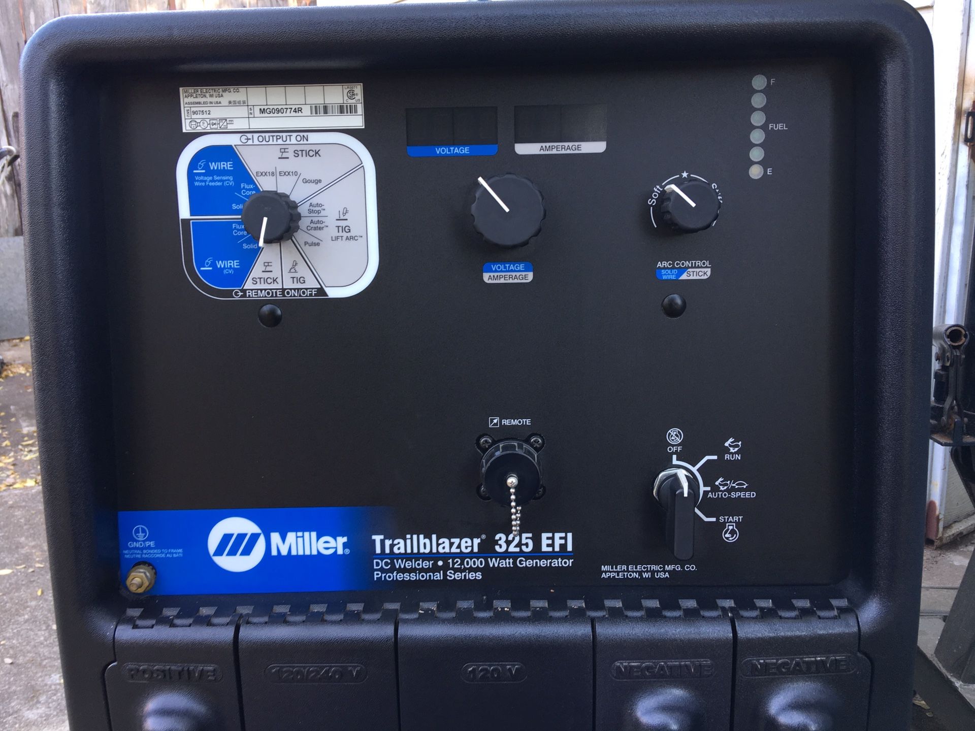 Miller Trailblazer 325 EFI welder generator. máquina de soldar
