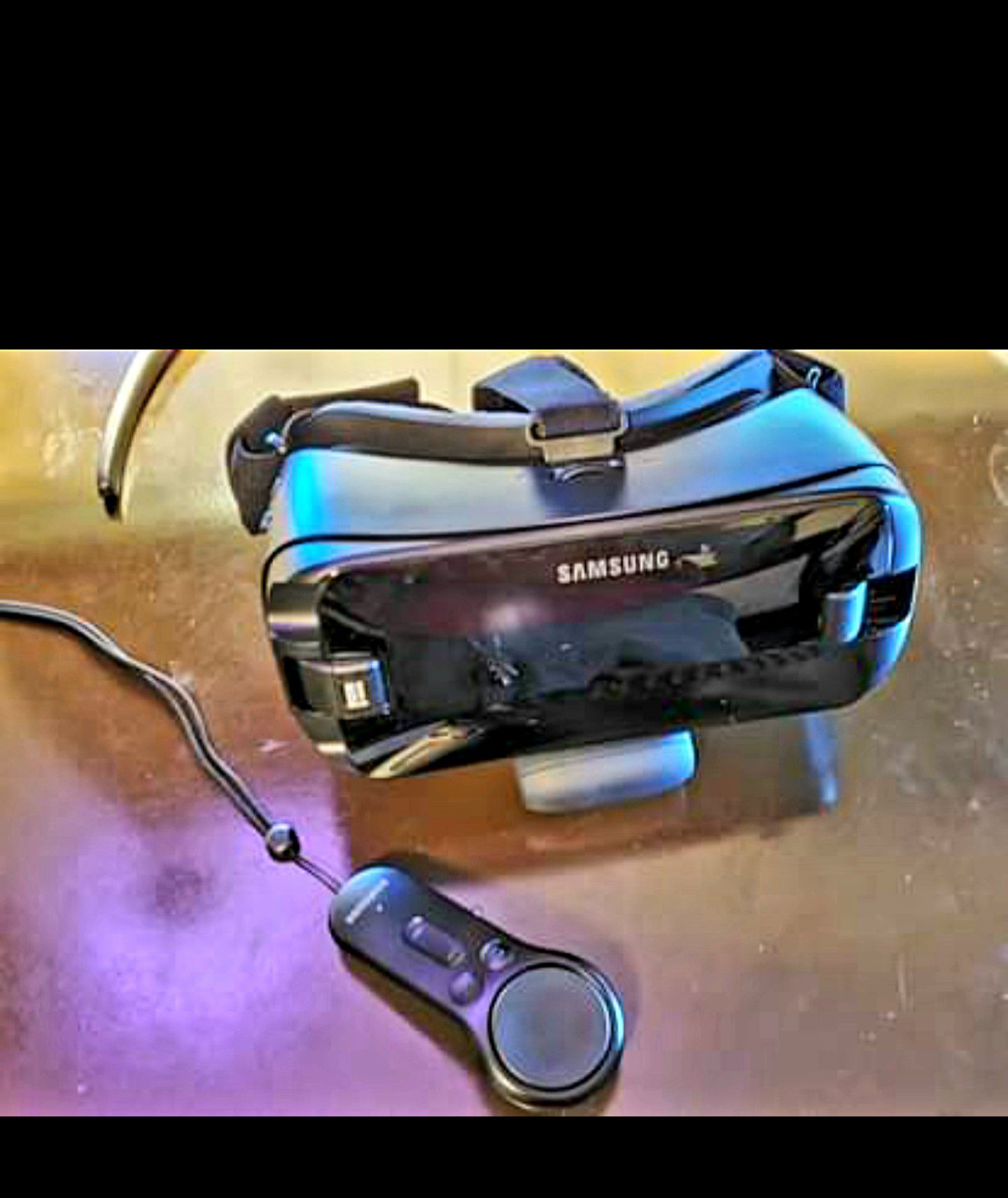 Samsung gear VR headset With controller