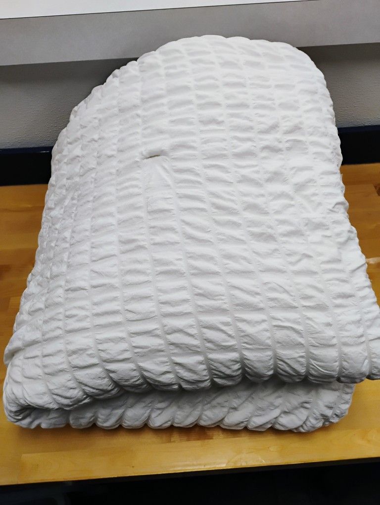 Twin Size Comforter 62" X 62"