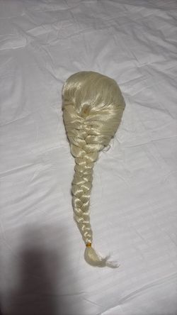 Brand NEW never worn Elsa Frozen wig
